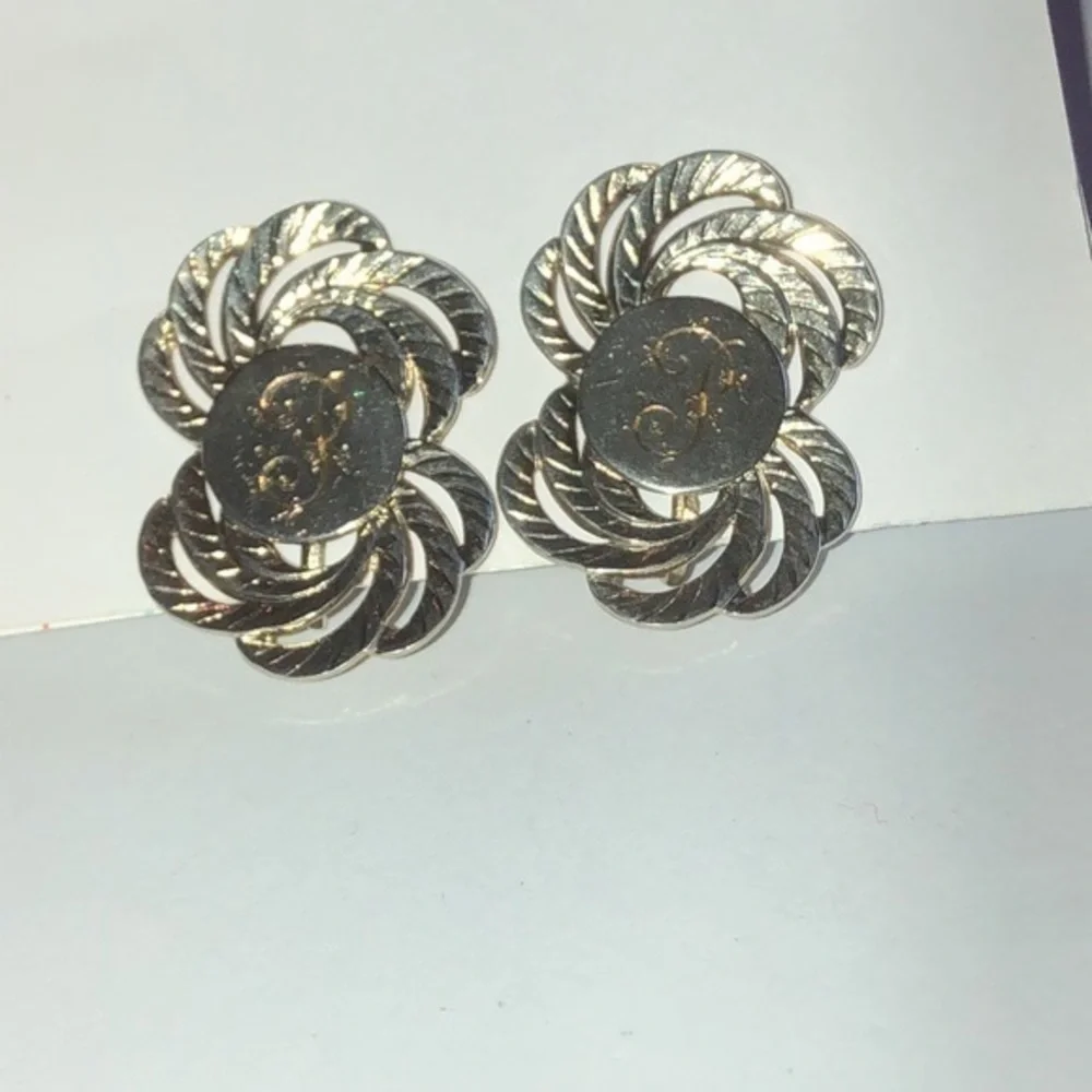 Vintage Silver Tone Engraved “P” Initial Clip On Screw Back Earrings